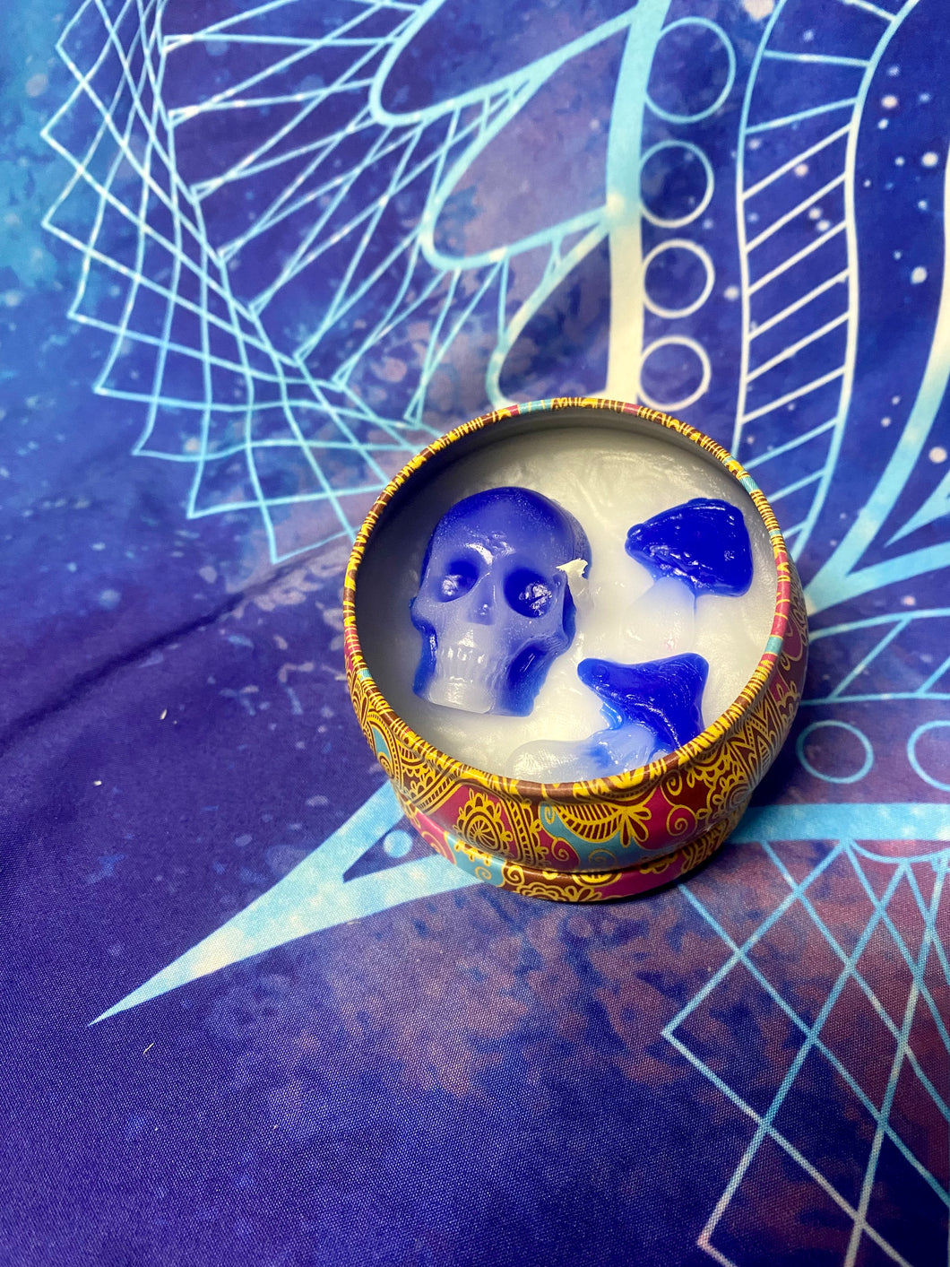 Skull and Mushrooms Tin 4oz