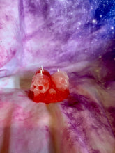 Load image into Gallery viewer, Triple Skull Candle
